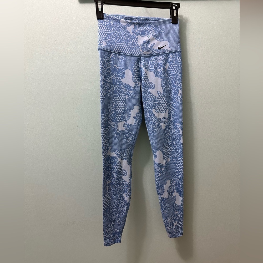 Nike sculpt victory leggings size XS Blue Floral Dri-Fit  Full Length Leggings